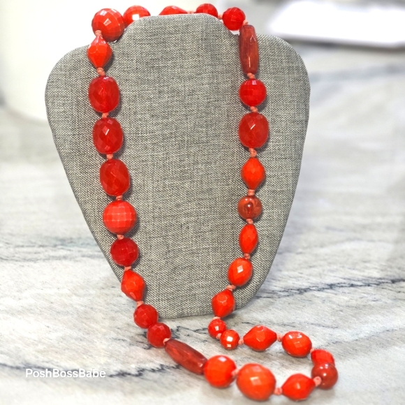 𝙇𝙖𝙧𝙜𝙚 𝙘𝙝𝙪𝙣𝙠𝙮 𝙧𝙚𝙙 𝙣𝙚𝙘𝙠𝙡𝙖𝙘𝙚 𝙝𝙖𝙣𝙙 𝙠𝙣𝙤𝙩𝙩𝙚𝙙 - Picture 1 of 9